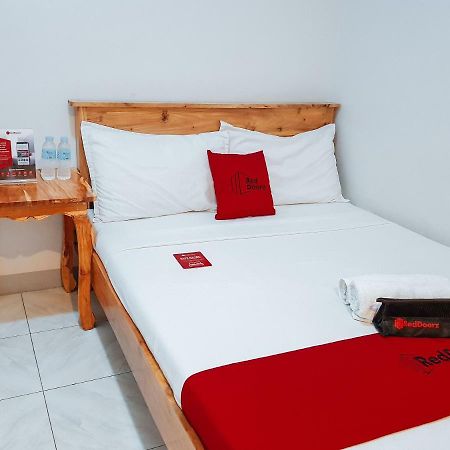 Reddoorz Near Ramiro Community Hospital Hotell Totolan Eksteriør bilde