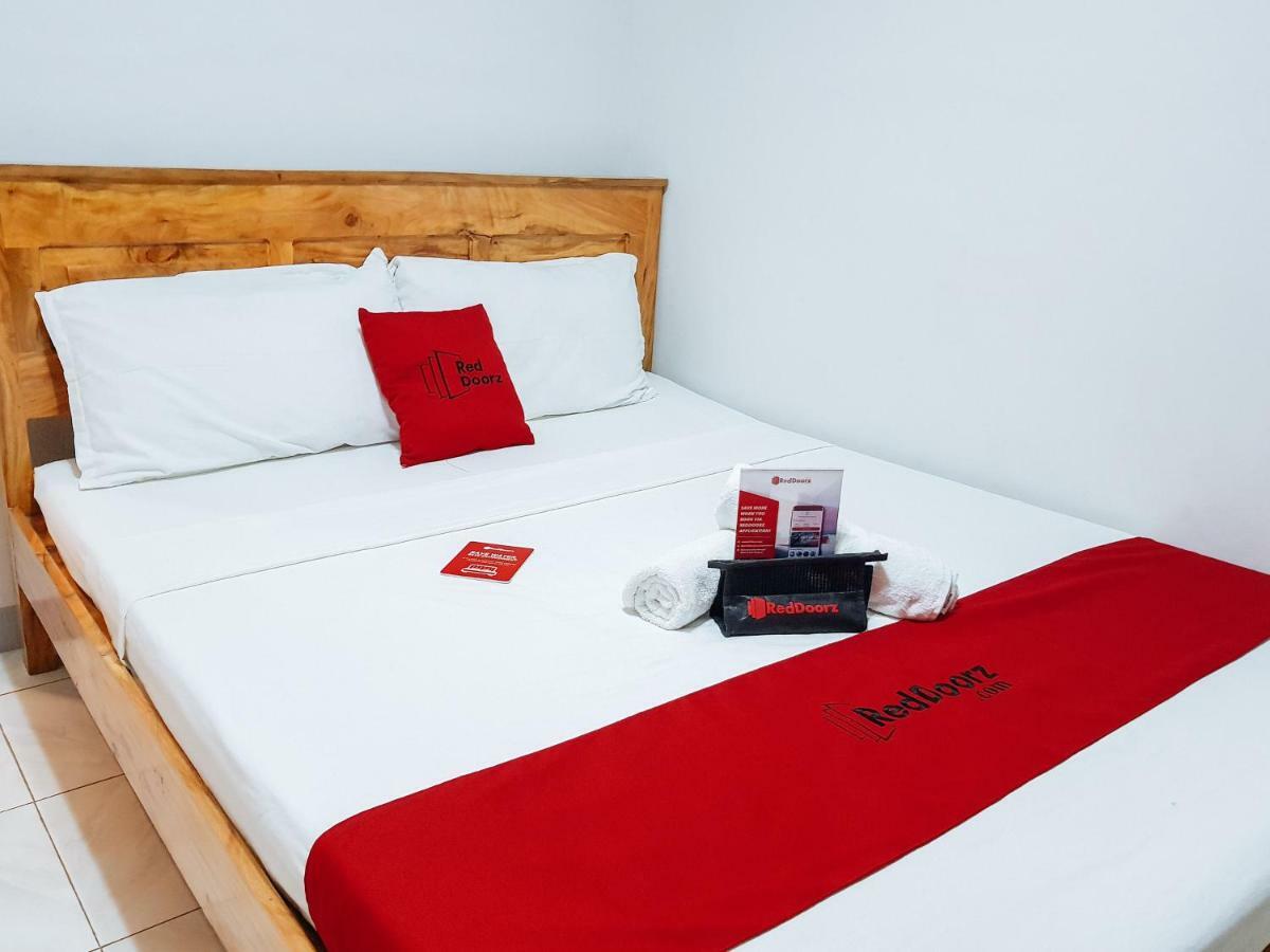 Reddoorz Near Ramiro Community Hospital Hotell Totolan Eksteriør bilde