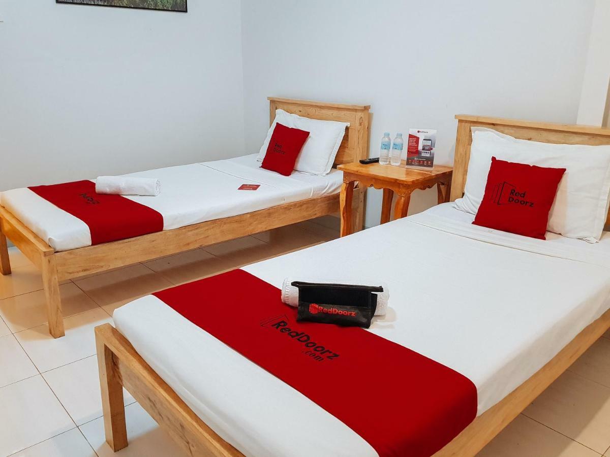 Reddoorz Near Ramiro Community Hospital Hotell Totolan Eksteriør bilde