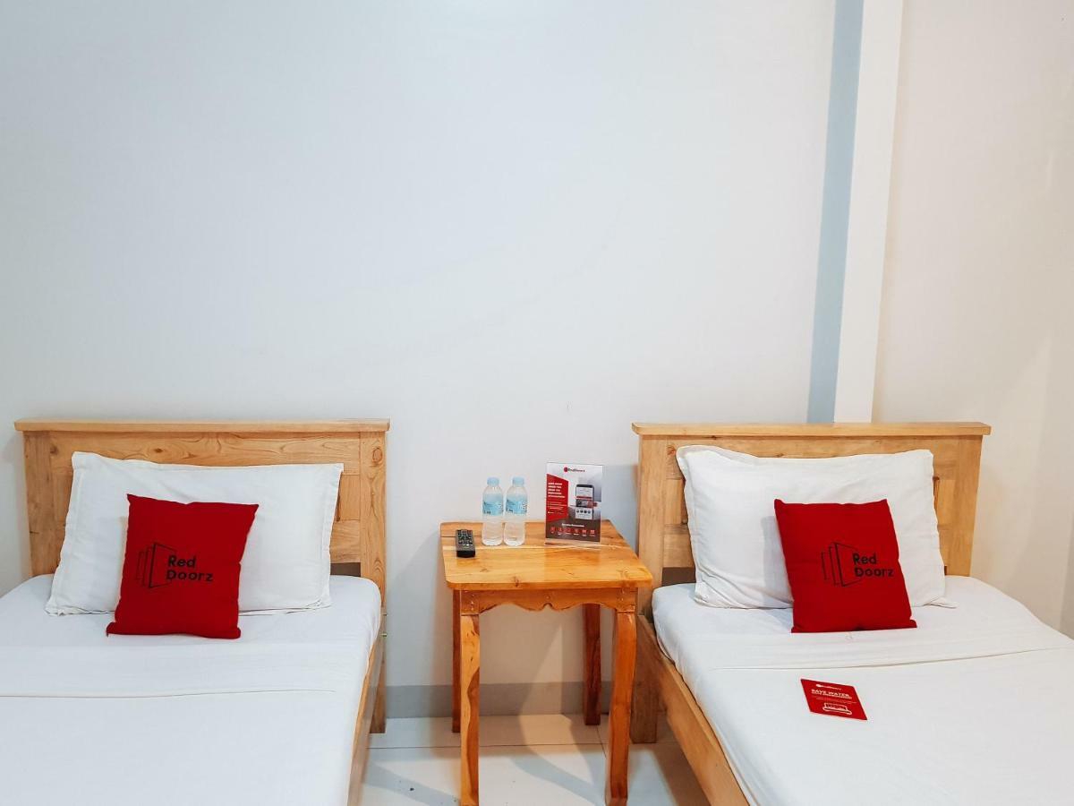 Reddoorz Near Ramiro Community Hospital Hotell Totolan Eksteriør bilde